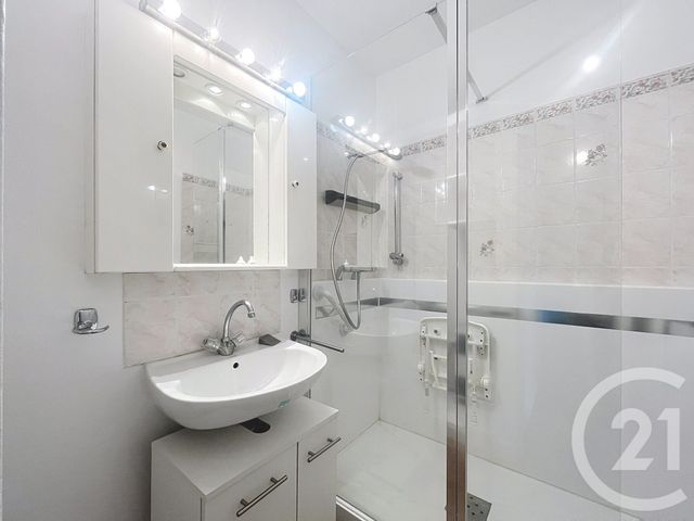 Appartement F2 à louer - 2 pièces - 42 m2 - Ivry Sur Seine - 94 - ILE-DE-FRANCE