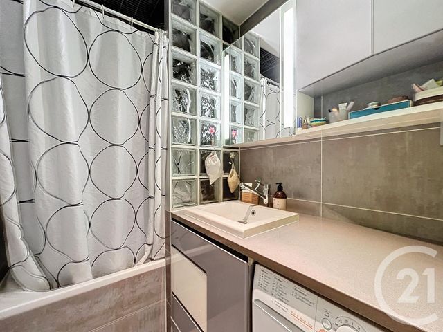 Afficher la photo en grand Appartement F3 à vendre - 3 pièces - 46,49 m2 - Ivry Sur Seine - 94 - ILE-DE-FRANCE