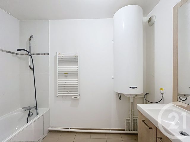 Appartement F3 &agrave; louer - 3 pi&egrave;ces - 58,74 m2 - Vitry Sur Seine - 94 - ILE-DE-FRANCE