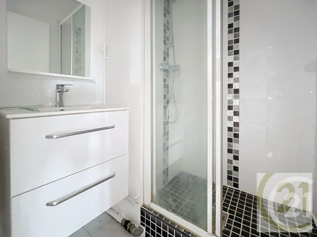 Appartement F3 &agrave; louer - 3 pi&egrave;ces - 50,12 m2 - Ivry Sur Seine - 94 - ILE-DE-FRANCE