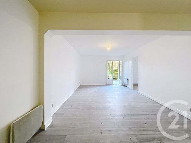 Appartement F3 &agrave; louer - 3 pi&egrave;ces - 61,32 m2 - Corbeil Essonnes - 91 - ILE-DE-FRANCE