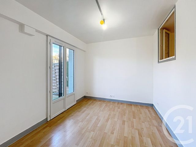 Appartement F3 &agrave; louer - 3 pi&egrave;ces - 61,32 m2 - Corbeil Essonnes - 91 - ILE-DE-FRANCE